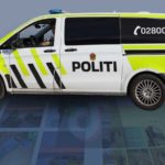 Foto: Barnevakten / Shutterstock. Bildet viser en politibil som står oppå skjermklipp fra internett.